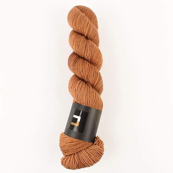Dyed by Delz Twist DK Yarn Superwash Merino Wool Hand-Dyed Cardis Ochrrre - Picture 1 of 3